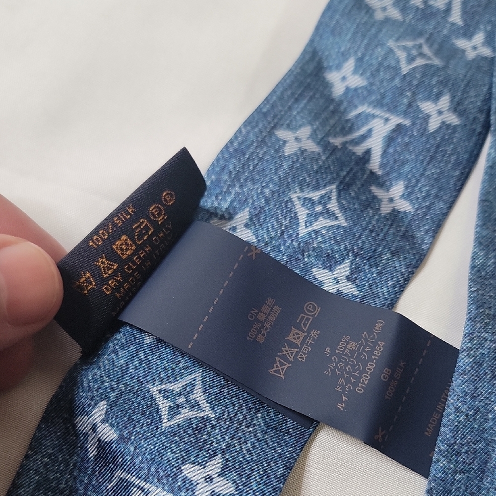 Louis Vuitton Blue and Red Silk Scarf - Picture 3 of 3